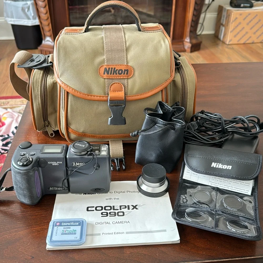 Nikon Coolpix 990 Digital Camera and accessories